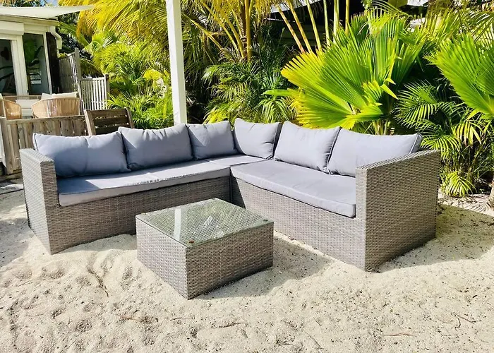 Palm Beach House, Stunning 2 Bedrooms Beachfront, Nettle Bay Beach Club