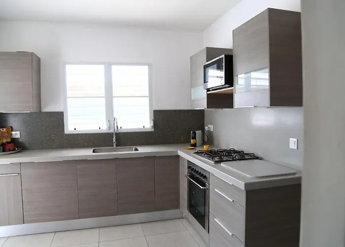 Spacious 3 Bedroom 2 Bathroom Marigot Home