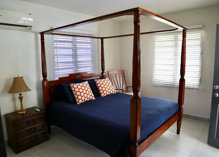 Spacious 3 Bedroom 2 Bathroom Marigot Home